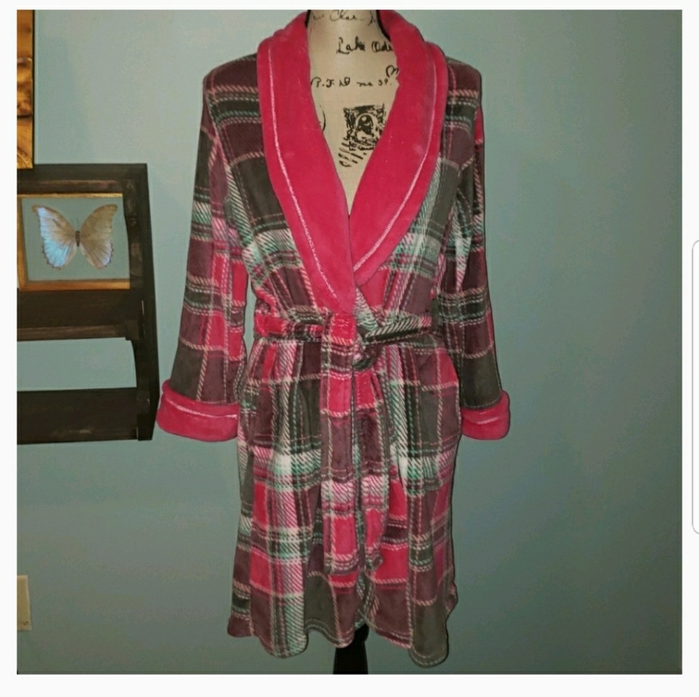New Ulta Plush Robe - Picture 2 of 8